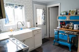 The Little Blue Moose Hideaway (226760)