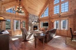 Shorewood Chalet (342701)