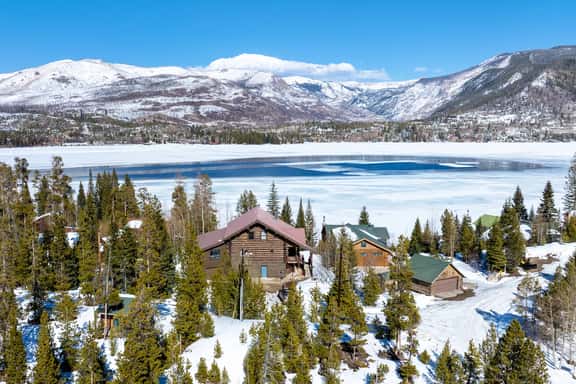Jerico Lakefront Lodge (213513-1006) - Image 1