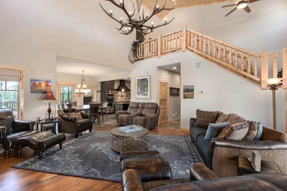 Shadow Shores Chalet (517049)