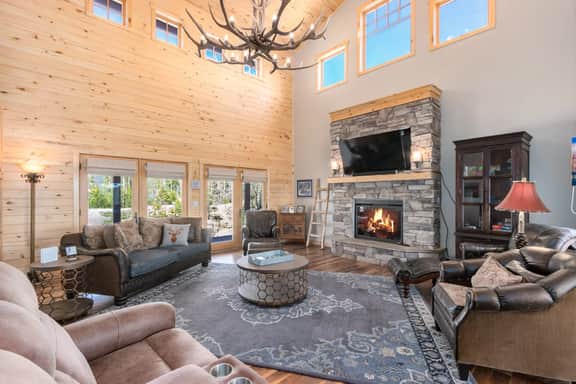 Shadow Shores Chalet (517049)