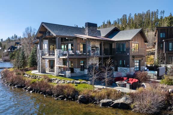 LP Lakefront House (1002478)