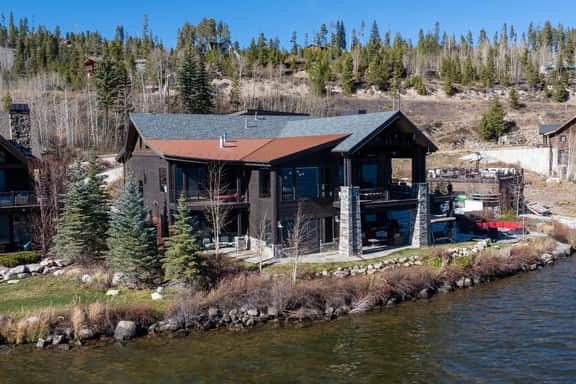LP Lakefront House (1002478)