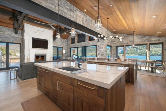LP Lakefront House (1002478) - Image 5