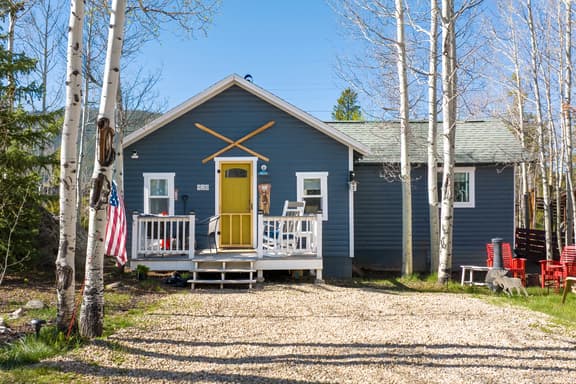 The Little Blue Moose Hideaway (226760)