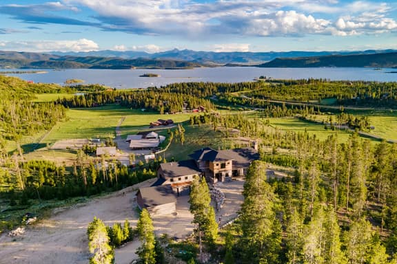 Grand Lakeview Lodge (451716)